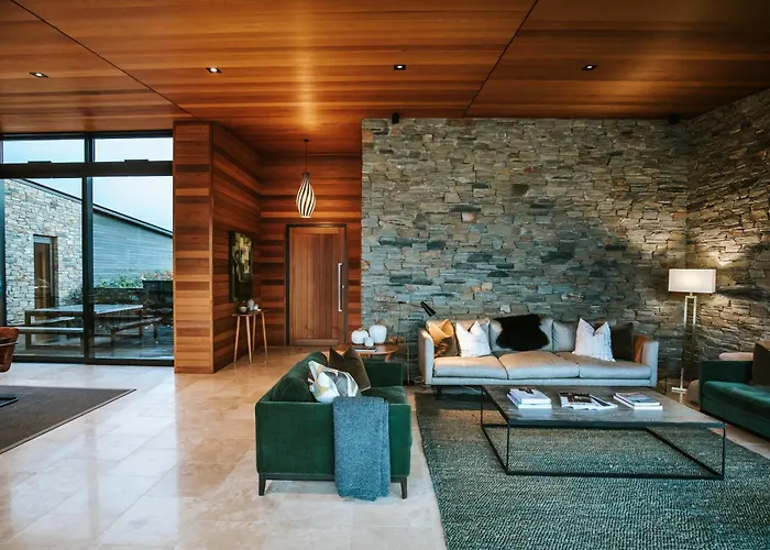 Aurum - Sleeps 6 - Stunning Views Wanaka