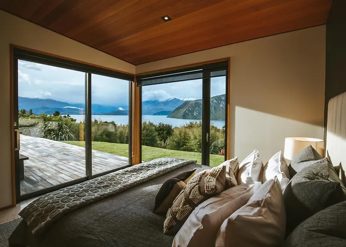 Aurum - Sleeps 6 - Stunning Views Holiday home