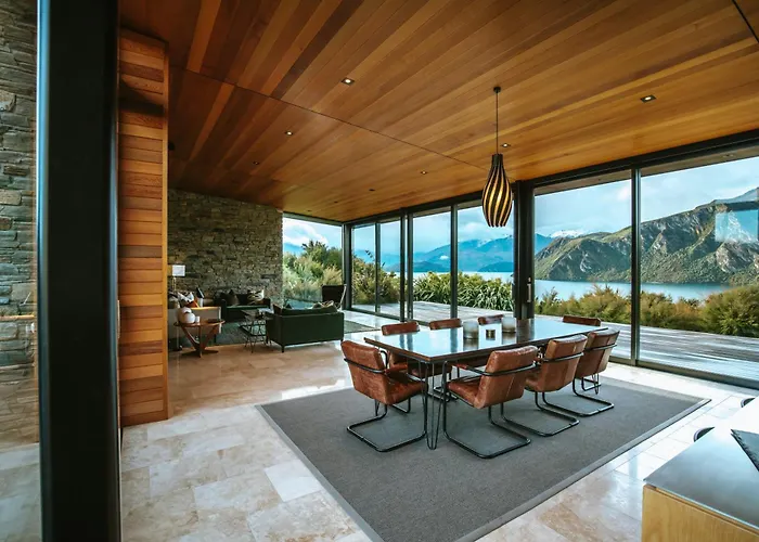 Aurum - Sleeps 6 - Stunning Views Holiday home *